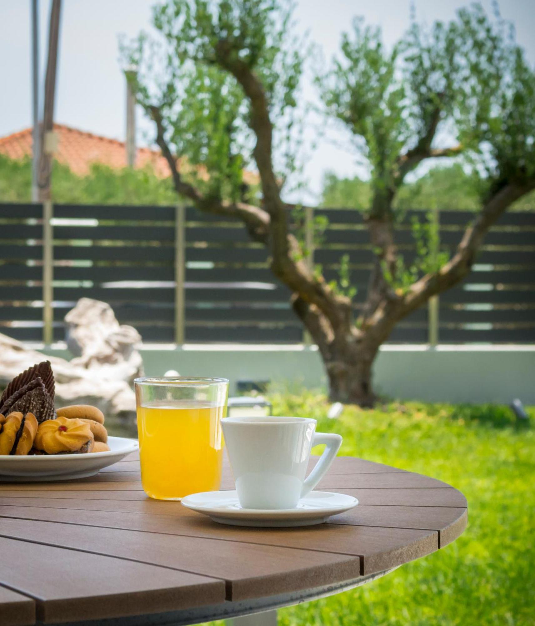 Oliva Suites Nikiti  Buitenkant foto